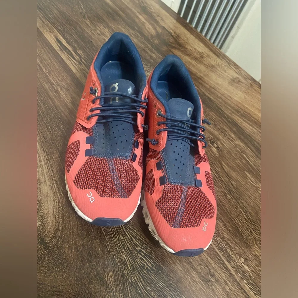 On Running Women's Athletic Shoes - Picture 2 of 9